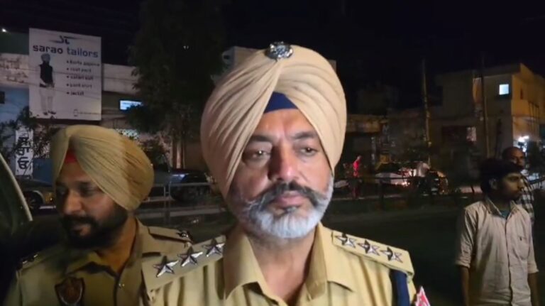 ਸਮਰਾਲਾ ’ਚ ਸੁਨਿਆਰੇ ਤੋਂ ਮੁੰਦਰੀਆਂ ਦਾ ਡੱਬਾ ਲੈ ਕੇ ਨੋਸਰਬਾਜ਼ ਫਰਾਰ/ ਗ੍ਰਾਹਕ ਬਣ ਕੇ ਸੁਨਿਆਰੇ ਦੀ ਦੁਕਾਨ ’ਤੇ ਆਇਆ ਸੀ ਨੌਸਰਬਾਜ਼/ ਘਟਨਾ ਸੀਸੀਟੀਵੀ ਕੈਮਰੇ ’ਚ ਕੈਦ, ਪੁਲਿਸ ਕਰ ਰਹੀ ਜਾਂਚ