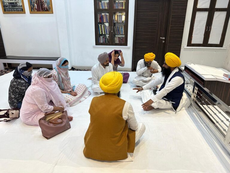 ਸ੍ਰੀ ਅਕਾਲ ਤਖਤ ਤਕ ਪਹੁੰਚਿਆ ਪਾਸਟਰ ਬਜਿੰਦਰ ਦਾ ਮਾਮਲਾ/ ਪੀੜਤ ਕੁੜੀਆਂ ਨੇ ਸ੍ਰੀ ਅਕਾਲ ਤਖਤ ਦੇ ਜਥੇਦਾਰ ਨਾਲ ਕੀਤੀ ਮੁਲਾਕਾਤ/ ਬਿਆਨ ਕੀਤੀ ਸੱਚਾਈ, ਕਿਹਾ, ਡਰ ਕਾਰਨ ਨਹੀਂ ਕਰਦਾ ਕੋਈ ਉਨ੍ਹਾਂ ਦੀ ਮਦਦ