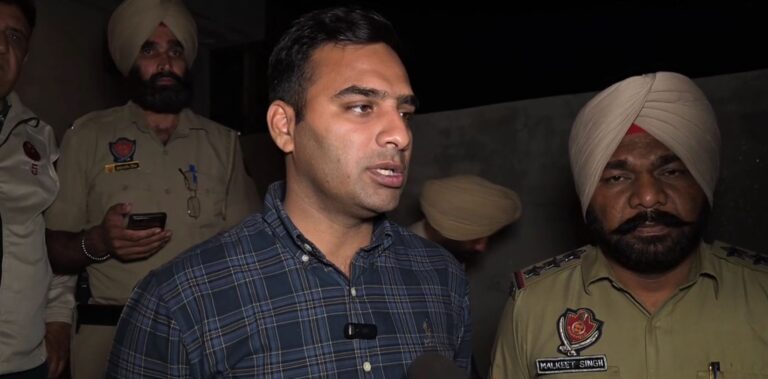 ਮੁਕਤਸਰ ਦੇ ਪਿੰਡ ਭੁੱਲਰ ਚ ਗੋਲੀ ਚੱਲਣ ਕਾਰਨ ਇਕ ਦੀ ਮੌਤ, ਦੂਜਾ ਜ਼ਖਮੀ/ ਗਲਤ ਮੋਬਾਈਲ ਮੈਸੇਜ਼ਾਂ ਦਾ ਉਲਾਂਭਾ ਦੇਣ ਗਿਆ ਨੂੰ ਮਾਰੀ ਗੋਲੀ/ ਪੁਲਿਸ ਨੇ ਲਾਸ਼ ਕਬਜ਼ੇ ਚ ਲੈ ਕੇ ਅਗਲੀ ਕਾਰਵਾਈ ਕੀਤੀ ਸ਼ੁਰੂ