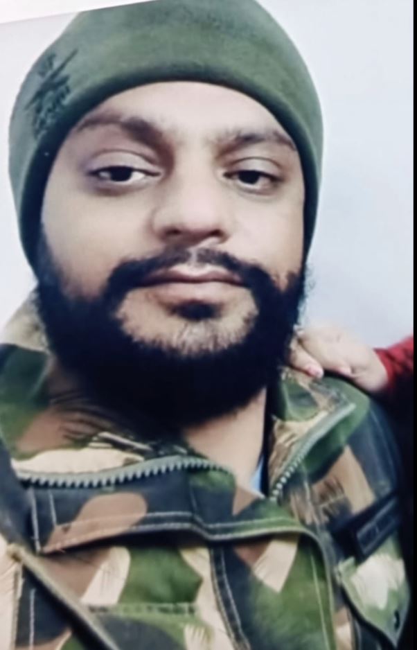 ਪਠਾਨਕੋਟ ਦੀ ਕੋਟਲੀ ਨਹਿਰ ’ਚ ਡਿੱਗੇ ਫੌਜੀ ਦਾ ਨਹੀਂ ਲੱਗਿਆ ਥਹੁ-ਪਤਾ/ ਫੌਜ ਤੇ ਪੁਲਿਸ ਦੀਆਂ ਟੀਮਾਂ ਨਹਿਰ ’ਚ ਲਗਾਤਾਰ ਕਰ ਰਹੀਆਂ ਭਾਲ/ ਨਹਿਰ ਨੇੜੇ ਮਿਲਿਆ ਸੀ ਮੋਟਰ ਸਾਈਕਲ, ਪਰਿਵਾਰ ਦਾ ਰੋ ਰੋ ਕੇ ਬੁਰਾ ਹਾਲ