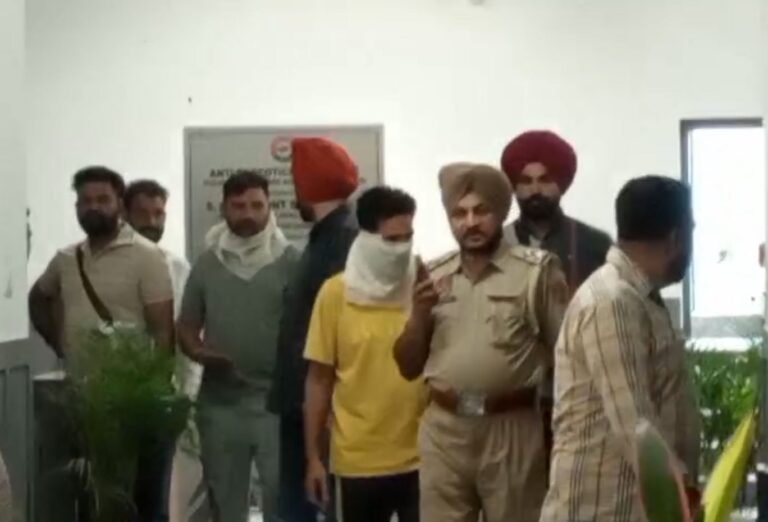 ਮੋਹਾਲੀ ਐਂਟੀ ਨਾਰਕੋਟਿਕਸ ਟਾਕਸ ਫੋਰਸ ਹੱਥ ਲੱਗੀ ਵੱਡੀ ਸਫਲਤਾ/ ਭਾਰੀ ਮਾਤਰਾ ’ਚ ਨਸ਼ੇ ਦੀ ਖੇਪ ਤੇ ਡਰੱਗ ਮਨੀ ਸਮੇਤ ਇਕ ਗ੍ਰਿਫ਼ਤਾਰ/ 35 ਕਿੱਲੋ ਭੁੱਕੀ, 77 ਕਿੱਲੋ ਗਾਂਜਾ, 240 ਗਰਾਮ ਅਫੀਮ ਤੇ ਡੋਡੇ ਬਰਾਮਦ