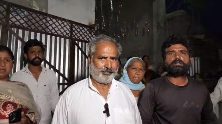 ਗੁਰਦਾਸਪੁਰ ਦੇ ਫਤਹਿਗੜ੍ਹ ਚੂੜੀਆਂ ’ਚ ਪੁਲਿਸ ਛਾਪੇ ਦੌਰਾਨ ਹੰਗਾਮਾ/ ਨੌਜਵਾਨ ਨੂੰ ਫੜਣ ਗਈ ਪੁਲਿਸ ਦਾ ਪਰਿਵਾਰ ਨੇ ਕੀਤਾ ਵਿਰੋਧ/ ਪਰਿਵਾਰ ਨੇ ਝੂਠੇ ਪਰਚੇ ਦੇ ਇਲਜ਼ਾਮ ਲਾਉਂਦਿਆਂ ਮੰਗਿਆ ਇਨਸਾਫ਼