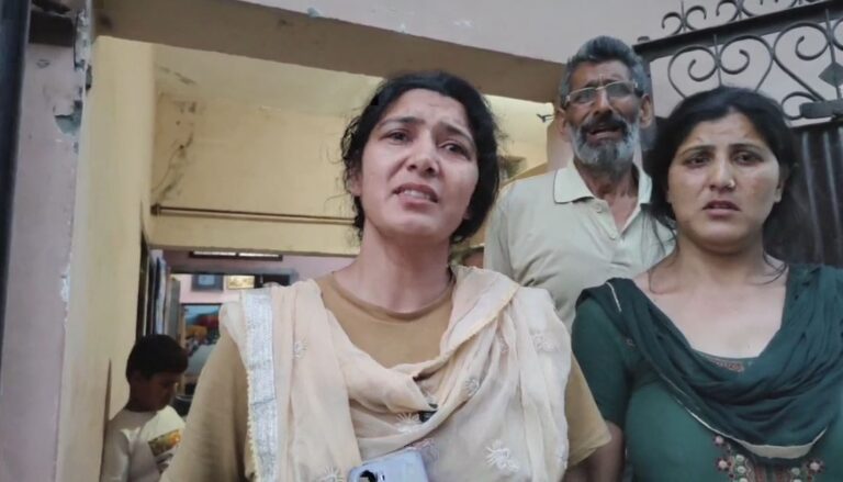 ਗੁਰਦਾਸਪੁਰ ’ਚ ਗਰੀਬ ਪਰਿਵਾਰ ਦੇ ਡਿੱਗਿਆ ਦੁੱਖਾਂ ਦਾ ਪਹਾੜ/ ਚਾਰ ਭੈਣਾਂ ਦੇ ਇਕਲੌਤੇ ਭਰਾ ਨੇ ਧਮਕੀਆਂ ਦੇ ਡਰੋਂ ਨਿਗਲੀ ਜ਼ਹਿਰ/ ਪ੍ਰੇਮ ਸਬੰਧਾਂ ਦੇ ਦੱਸਿਆ ਜਾ ਰਿਹਾ ਮਾਮਲਾ, ਪੁਲਿਸ ਕਰ ਰਹੀ ਜਾਂਚ