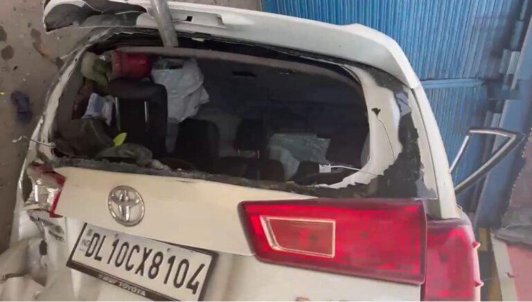 ਪਠਾਨਕੋਟ ਜੰਮੂ ਕੌਮੀ ਰਾਹ ’ਤੇ ਮਾਧੋਪੁਰ ਨੇੜੇ ਵਾਪਰਿਆ ਹਾਦਸਾ/  ਡਰਾਈਵਰ ਨੂੰ ਨੀਂਦ ਦਾ ਚੋਂਕਾ ਆਉਣ ਕਾਰਨ ਪਲਟੀ ਕਾਰ- 6 ਸਵਾਰੀਆਂ ’ਚੋ’ 2 ਜਣਿਆਂ ਹੋਈ ਮੌਤ, ਦਿੱਲੀ ਤੋਂ ਸ਼੍ਰੀਨਗਰ ਜਾ ਰਹੇ ਸੀ ਪੀੜਤ