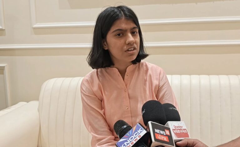 ਜਲੰਧਰ ਦੀ ਅਰੂਸ਼ੀ ਸ਼ਰਮਾ ਨੇ ਚਮਕਾਇਆ ਜ਼ਿਲ੍ਹੇ ਦਾ ਨਾਮ/ ਯੂਪੀਐਸਸੀ ਦੇ ਇਮਤਿਹਾਨ ’ਚ ਪ੍ਰਾਪਤ ਕੀਤਾ 184ਵਾਂ ਰੈਂਕ/ ਪਰਿਵਾਰ ਤੇ ਸ਼ਹਿਰ ’ਚ ਖੁਸ਼ੀ ਦੀ ਲਹਿਰ, ਲੱਡੂ ਵੰਡ ਕੇ ਮਨਾਈ ਖੁਸ਼ੀ