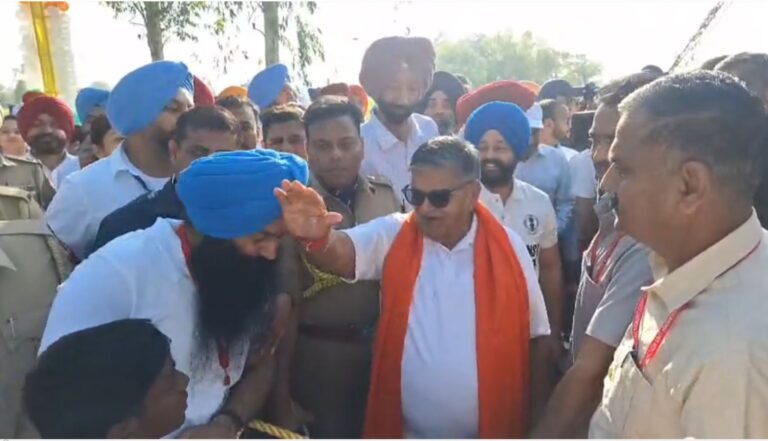 ਗੁਰਦਾਸਪੁਰ ’ਚ ਰਾਜਪਾਲ ਕਟਾਰੀਆਂ ਕੱਢੀ ਪੈਦਲ ਯਾਤਰਾ/ ਯਾਤਰਾ ਦੇ ਦੂਜੇ ਦਿਨ ਵੱਡੀ ਗਿਣਤੀ ਲੋਕਾਂ ਨੇ ਕੀਤੀ ਸ਼ਿਰਕਤ/  ਰਾਜਪਾਲ ਨੇ ਲੋਕਾਂ ਦੇ ਮਿਲ ਰਹੇ ਸਹਿਯੋਗ ’ਤੇ ਪ੍ਰਗਟਾਈ ਤਸੱਲੀ