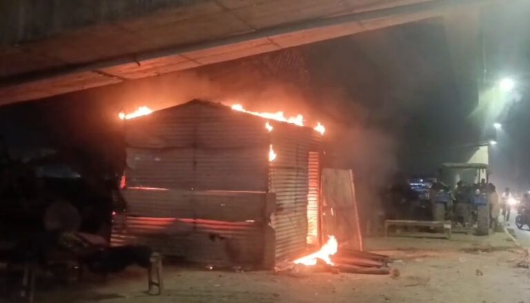 ਅੰਮ੍ਰਿਤਸਰ ਦੇ ਪਿੰਡ ਦਬਬੁਰਜੀ ’ਚ ਸਿਲੰਡਰਾਂ ਨੂੰ ਲੱਗੀ ਅੱਗ/ ਲੋਕਾਂ ਨੇ ਭੱਜ ਕੇ ਬਚਾਈ ਜਾਨ, ਵੀਡੀਓ ਵਾਇਰਲ/ ਪਿੰਡ ਵਾਸੀਆਂ ਮੁਸ਼ੱਕਤ ਤੋਂ ਬਾਅਦ ਪਾਇਆ ਕਾਬੂ