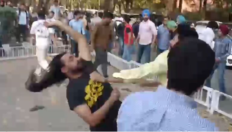 ਪੰਜਾਬ ਯੂਨੀਵਰਸਿਟੀ ਕੈਂਪਸ ਬਣਿਆ ਜੰਗ ਦਾ ਮੈਦਾਨ/ ਵਿਦਿਆਰਥੀਆਂ ਦੇ ਦੋ ਧੜਿਆਂ ਵਿਚਾਲੇ ਹੋਈ ਜ਼ਬਰਦਸਤ ਝੜਪ/ ਘਸੁੱਨ-ਮੁੱਕਿਆਂ ਦੀ ਹੋਈ ਖੁੱਲ੍ਹ ਕੇ ਵਰਤੋਂ, ਵੀਡੀਓ ਵਾਇਰਲ