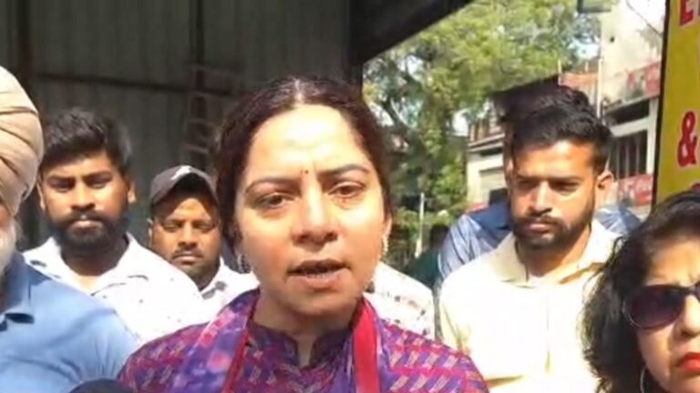 ਅੰਮ੍ਰਿਤਸਰ ਦੇ ਰਾਣੀ ਕਾ ਬਾਗ ਇਲਾਕੇ ’ਚ ਠੇਕੇ ਦਾ ਮੁੱਦਾ ਗਰਮਾਇਆ/ ਸੀਨੀਅਰ ਡਿਪਟੀ ਮੇਅਰ ਨੇ ਠੇਕਾ ਖੋਲ੍ਹਣ ਦੀ ਕਾਰਵਾਈ ਦਾ ਕੀਤਾ ਵਿਰੋਧ/ 50 ਸਾਲ ਪੁਰਾਣਾ ਰੁੱਖ ਕੱਟ ਕੇ ਰਾਤੋ ਰਾਤ ਕੀਤੀ ਉਸਾਰੀ ’ਤੇ ਚੁੱਕੇ ਸਵਾਲ