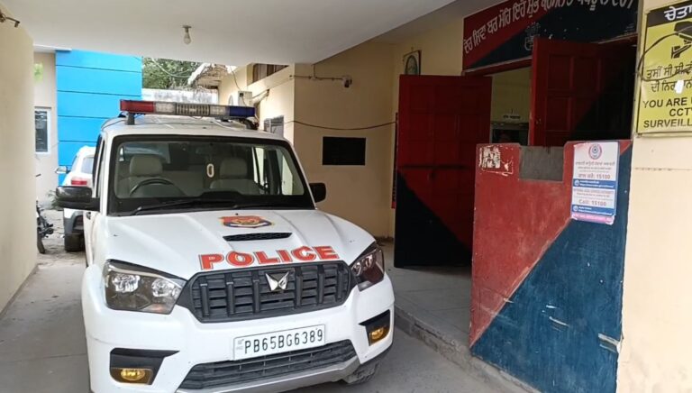 ਮੋਗਾ ਪੁਲਿਸ ਨੇ ਖੋਹ ਦੇ ਸਮਾਨ ਸਮੇਤ ਮੁਲਜ਼ਮ ਗ੍ਰਿਫ਼ਤਾਰ/ ਬੀਤੀ 28 ਤਰੀਕ ਨੂੰ ਔਰਤ ਤੋਂ ਬੈਗ ਖੋਹ ਕੇ ਹੋਇਆ ਸੀ ਫਰਾਰ/ ਪੁਲਿਸ ਨੇ ਮੁਲਜ਼ਮ ਦੀ ਨਿਸ਼ਾਨਦੇਹੀ ’ਤੇ ਬਰਾਮਦ ਕੀਤਾ ਖੋਹਸ਼ੁਦਾ ਸਾਮਾਨ