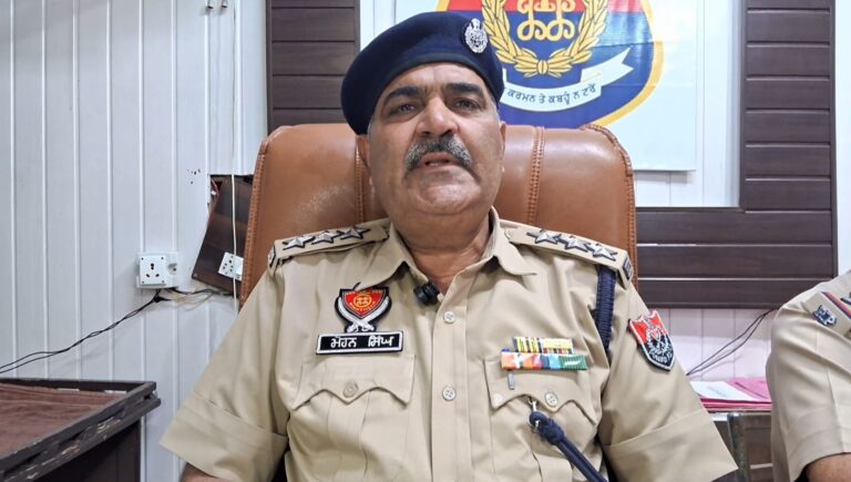 ਗੁਰਦਾਸਪੁਰ ਪੁਲਿਸ ਨੇ ਵਿਆਹੁਤਾ ਦੇ ਕਤਲ ਦਾ ਮਾਮਲਾ ਸੁਲਝਾਇਆ/ ਸੱਸ ਨੇ ਹੀ ਨੂੰਹ ਨੂੰ ਨਹਿਰ ’ਚ ਧੱਕਾ ਦੇ ਕੇ ਉਤਾਰਿਆਂ ਸੀ ਮੌਤ ਦੇ ਘਾਟ/ ਪੁਲਿਸ ਨੇ ਸੱਸ ਨੂੰ ਗ੍ਰਿਫਤਾਰ ਕਰ ਕੇ ਅਗਲੀ ਕਾਰਵਾਈ ਕੀਤੀ ਸ਼ੁਰੂ