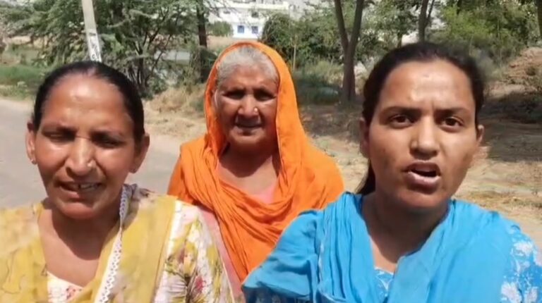 ਮਾਨਸਾ ਦੇ ਪਿੰਡ ਬੁਰਜ ਹਰੀ ਵਾਸੀਆਂ ਵੱਲੋਂ ਆਮ ਵਿਧਾਇਕ ਦਾ ਵਿਰੋਧ/ ਵਿਧਾਇਕ ਵਿਜੇ ਸਿਗਲਾ ਦੀ ਆਮਦ ਮੌਕੇ ਹੋਇਆ ਭਾਰੀ ਹੰਗਾਮਾ/ ਲੋਕਾਂ ਦੇ ਵਿਰੋਧ ਦੇ ਚਲਦਿਆਂ ਬੇਰੰਗ ਮੁੜਿਆ ਵਿਧਾਇਕ ਦਾ ਕਾਫਲਾ