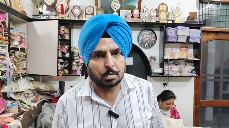 ਫਿਰੋਜ਼ਪੁਰ ਚੋਰ ਨੇ ਕਾਂਗਰਸੀ ਆਗੂ ਦੇ ਘਰ ਨੂੰ ਬਣਾਇਆ ਨਿਸ਼ਾਨਾ/ ਬੁਟੀਕ ’ਚੋਂ ਹਜ਼ਾਰਾਂ ਰੁਪਏ ਦੀ ਨਕਦੀ ਲੈ ਕੇ ਹੋਇਆ ਫਰਾਰ/ ਘਟਨਾ ਸੀਸੀਟੀਵੀ ਕੈਮਰੇ ’ਚ ਕੈਦ, ਪੁਲਿਸ ਕਰ ਰਹੀ ਜਾਂਚ