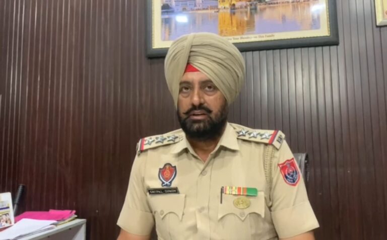 ਗੁਰਦਾਸਪੁਰ ’ਚ ਥਾਣਿਆਂ ਦਾ ਚੱਕਰ ਕੱਟਣ ਲਈ ਮਜ਼ਬੂਰ ਜਬਰ ਜਨਾਹ ਪੀੜਤਾ/ ਰਸਤੇ ’ਚੋਂ ਜ਼ਬਰੀ ਚੁੱਕ ਕੇ ਜਬਰ ਜਨਾਹ ਕਰ ਕੇ ਕੀਤਾ ਸੀ ਗਰਭਵਤੀ/ ਪੁਲਿਸ ’ਤੇ ਢਿੱਲੀ ਕਾਰਵਾਈ ਦੇ ਇਲਜ਼ਾਮ ਲਾਉਂਦਿਆਂ ਮੰਗਿਆ ਇਨਸਾਫ਼