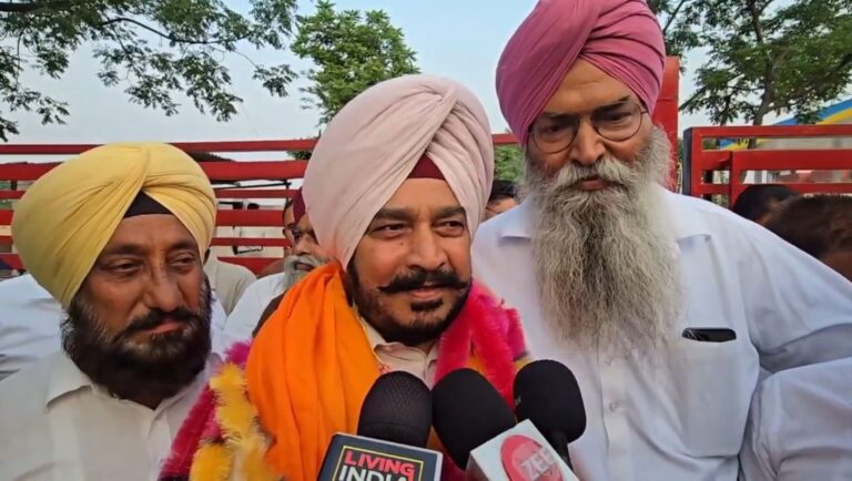 ਨਾਭਾ ਜੇਲ੍ਹ ਤੋਂ ਬਾਹਰ ਆਏ ਸਾਬਕਾ ਮੰਤਰੀ ਸਾਧੂ ਸਿੰਘ ਧਰਮਸੋਤ/ ਸੁਪਰੀਮ ਕੋਰਟ ਤੋਂ ਜ਼ਮਾਨਤ ਮਿਲਣ ਬਾਅਦ ਹੋਈ ਰਿਹਾਈ/ 14 ਮਹੀਨੇ ਬਾਅਦ ਬਾਹਰ ਆਉਣ ’ਤੇ ਵਰਕਰਾਂ ਵੱਲੋਂ ਸ਼ਾਨਦਾਰ ਸਵਾਗਤ